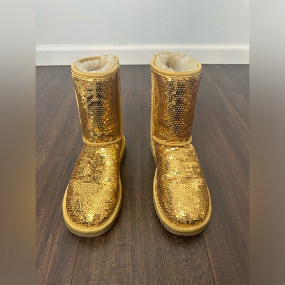 UGG
Classic Short Sequins Boots Gold 38 - Picture 6 of 11